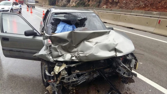 Antalya'da Trafik Kazası: 1 Ölü, Yaralı, System.String[]