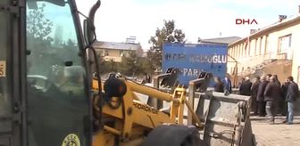 Ardahan Esenyurt Belediye Başkanı Kadıoğlu'nun, Hanak'taki Tabelası Yıkıldı