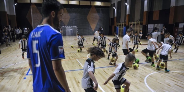Pjanic'ten Juventus'un Futbol Akademisi'ne Ziyaret