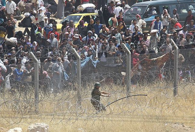 Başbakan Yardımcısı Kaynak'tan Korkutan Uyarı: 3 Milyon Mülteci Türkiye Yolunda, System.String[]