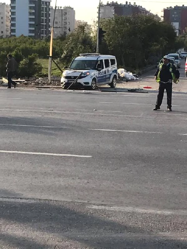 Mersin'de Pollis Ekip Aracına Bombalı Saldırı: 2 Yaralı