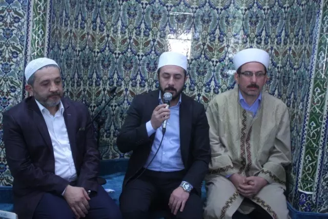 sehrekustu-camii-nde-kur-an-i-kerim-ziya...2282_o.jpg