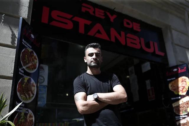 شرطة برشلونة تشكر تركيًا فتح مطعمه لمساعدة جرحى الاعتداء الإرهابي