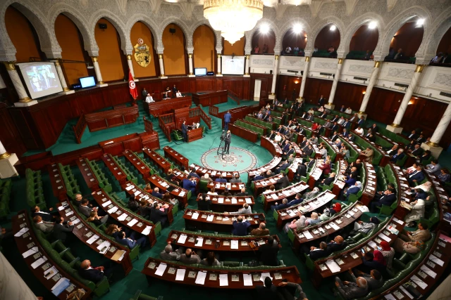 نواب تونسيون يطالبون بلجنة تحقيق برلمانية حول غرق قارب للمهاجرين