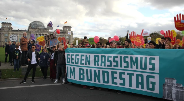 برلين.. الآلاف يتظاهرون ضد دخول حزب 