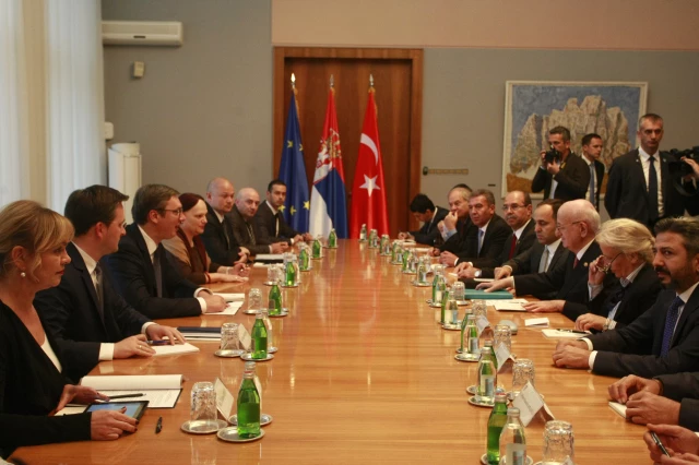 رئيس البرلمان التركي يلتقي الرئيس الصربي في بلغراد