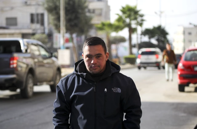 فلسطيني من ذوي الاحتياجات الخاصة لم يسلم من قبضة الجيش الإسرائيلي