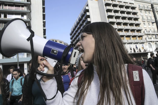 اليونان.. آلاف يتظاهرون ضد إجراءات الحكومة التقشفية