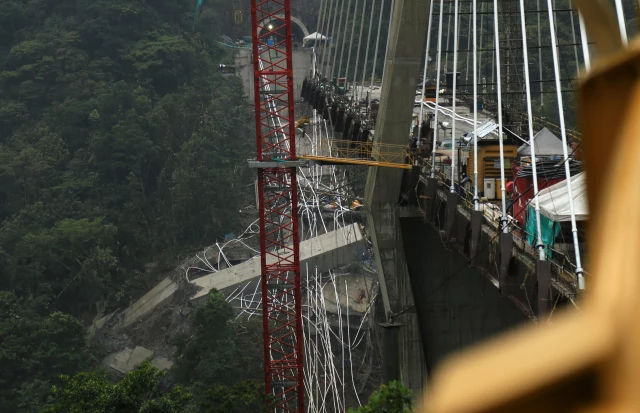 كولومبيا..انتهاء أعمال البحث عن مفقودين بحادث انهيار جسر تحت الإنشاء