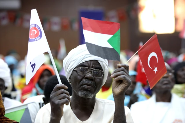 مسوؤل سوداني يشيد بالمساعدات التركية لدارفور