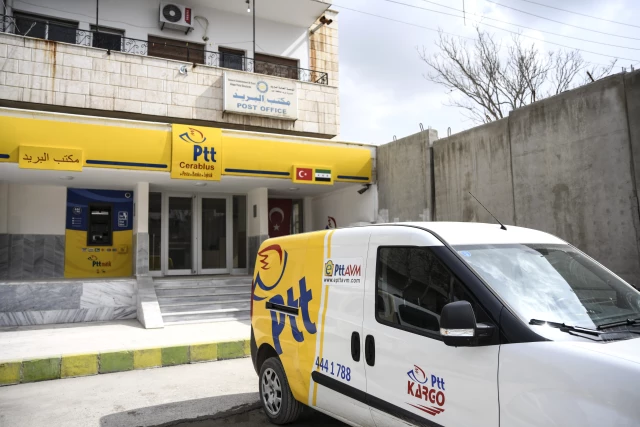 مؤسسة البريد التركية تقدم خدماتها للسوريين بمناطق 