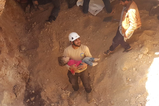 مقتل 20 مدنياً معظمهم أطفال في قصف جوي على إدلب السورية