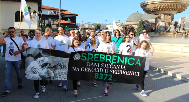 مسيرات في مقدونيا وكوسوفو تضامنا مع ضحايا مذبحة 