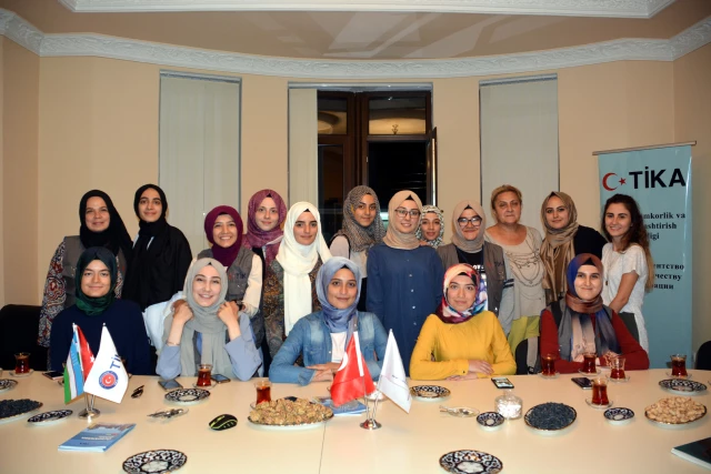جامعيون أتراك يواصلون أنشطتهم التطوعية الثقافية في عدد من الدول
