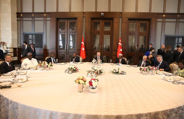 أردوغان يقيم مأدبة على شرف زعماء الدول المدعويين لمؤتمر 