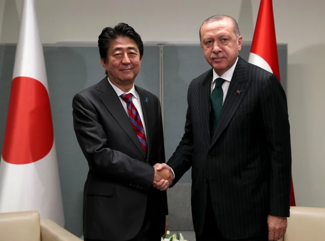 أردوغان يلتقي رئيس وزراء اليابان
