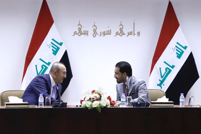 جاويش أوغلو يعقد اجتماعا مع رئيس مجلس النواب العراقي ببغداد