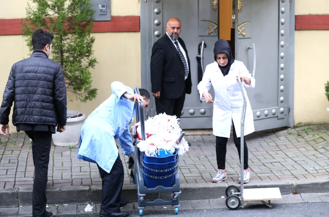 إدخال كميات كبيرة من مستلزمات التنظيف الى القنصلية السعودية بإسطنبول