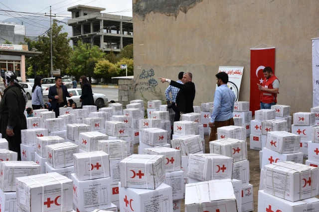 الهلال الأحمر التركي يوزع مساعدات على 100 أسرة محتاجة في أربيل
