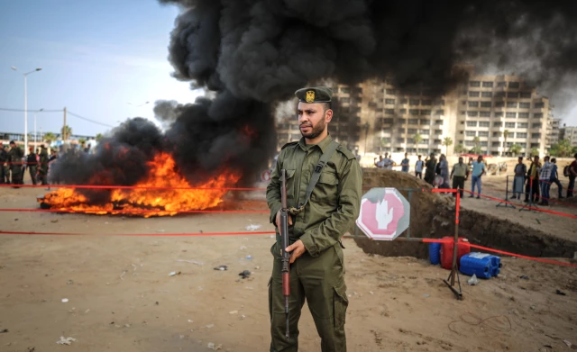 داخلية غزة تتلف مخدرات قيمتها مليون دولار