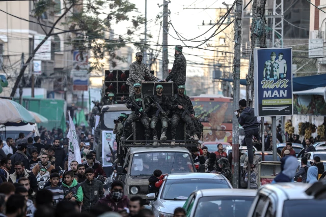 غزة.. عرض عسكري لكتائب القسّام بالذكرى الـ31 لانطلاقة حماس