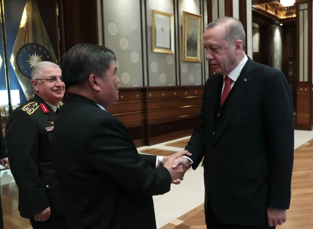 أردوغان يستقبل وزير الدفاع الماليزي