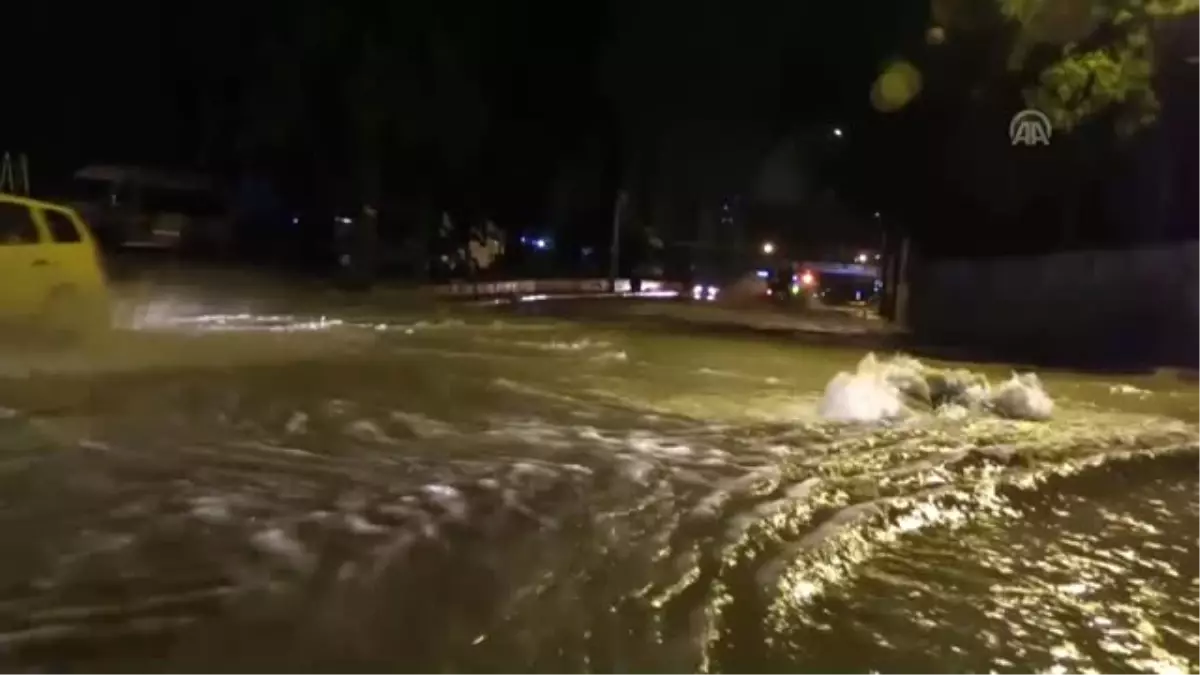 İzmir'de Şiddetli Yağış İzmir'de Şiddetli Yağış