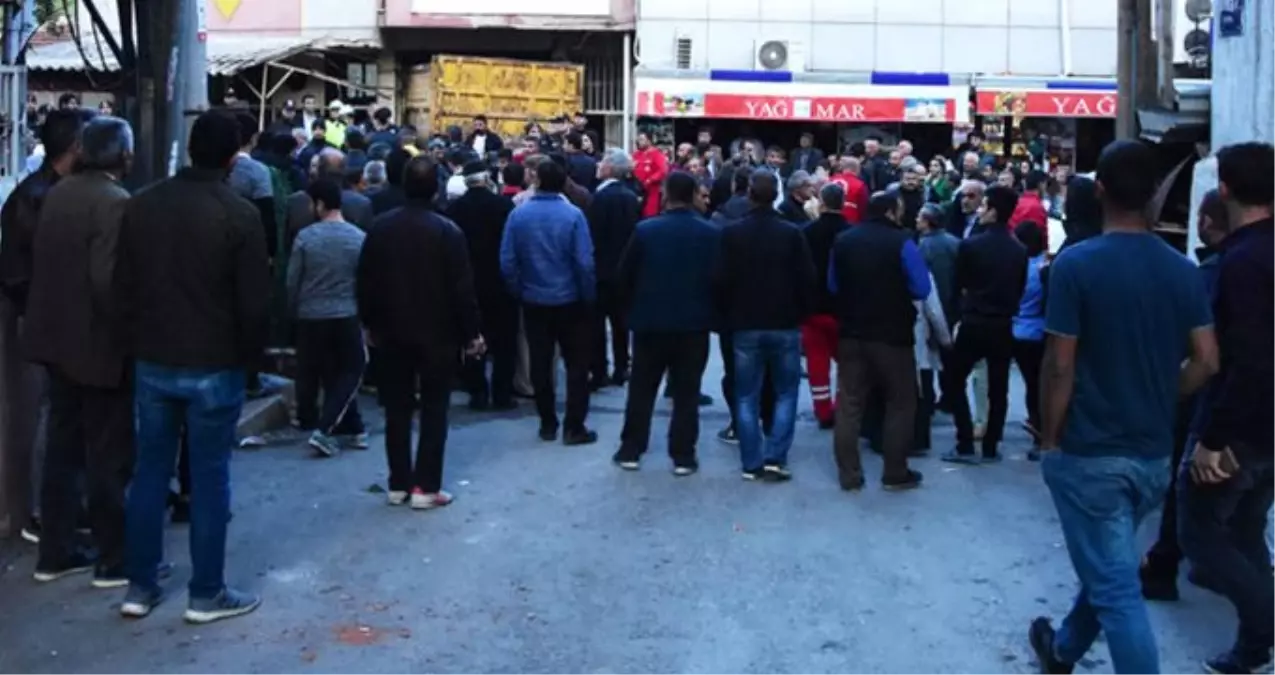 Kontrolden Çıkan Kamyon, Kahvehaneye Daldı! Ölü ve Yaralılar Var Kontrolden Çıkan Kamyon, Kahvehaneye Daldı! Ölü ve Yaralılar Var
