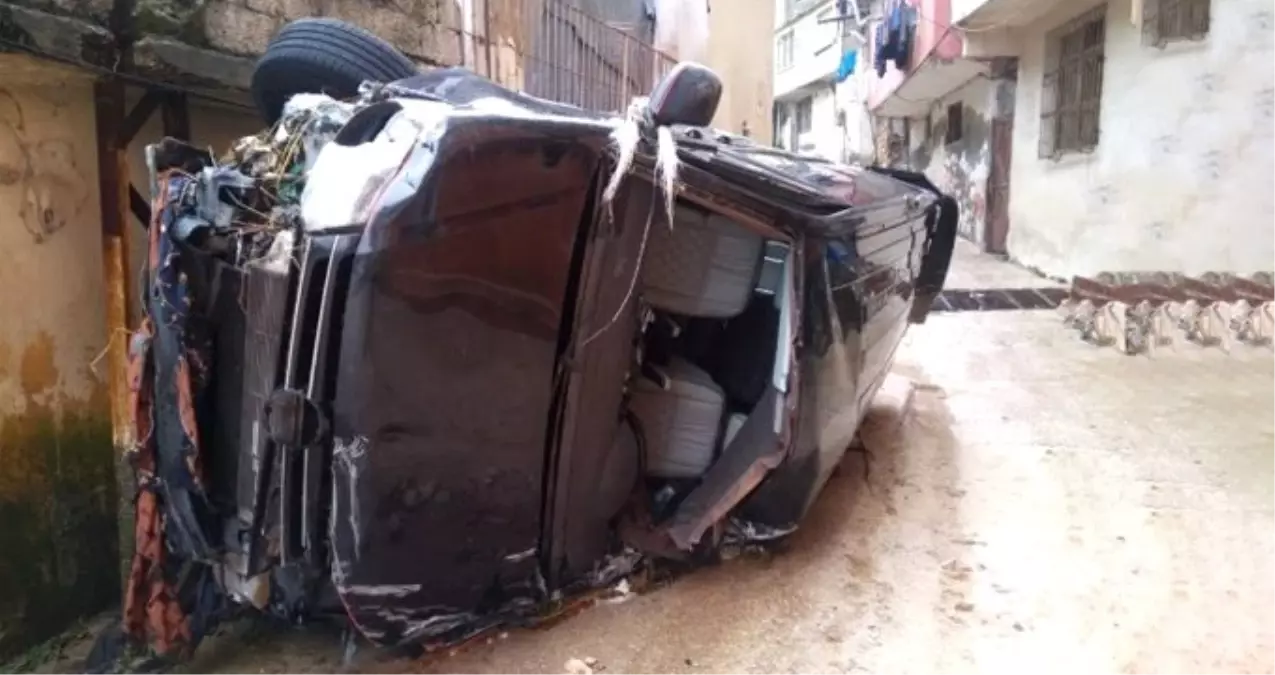 Felaketin Yaşandığı Kentte Sel Suları Araçları Hurdaya Çevirdi Felaketin Yaşandığı Kentte Sel Suları Araçları Hurdaya Çevirdi