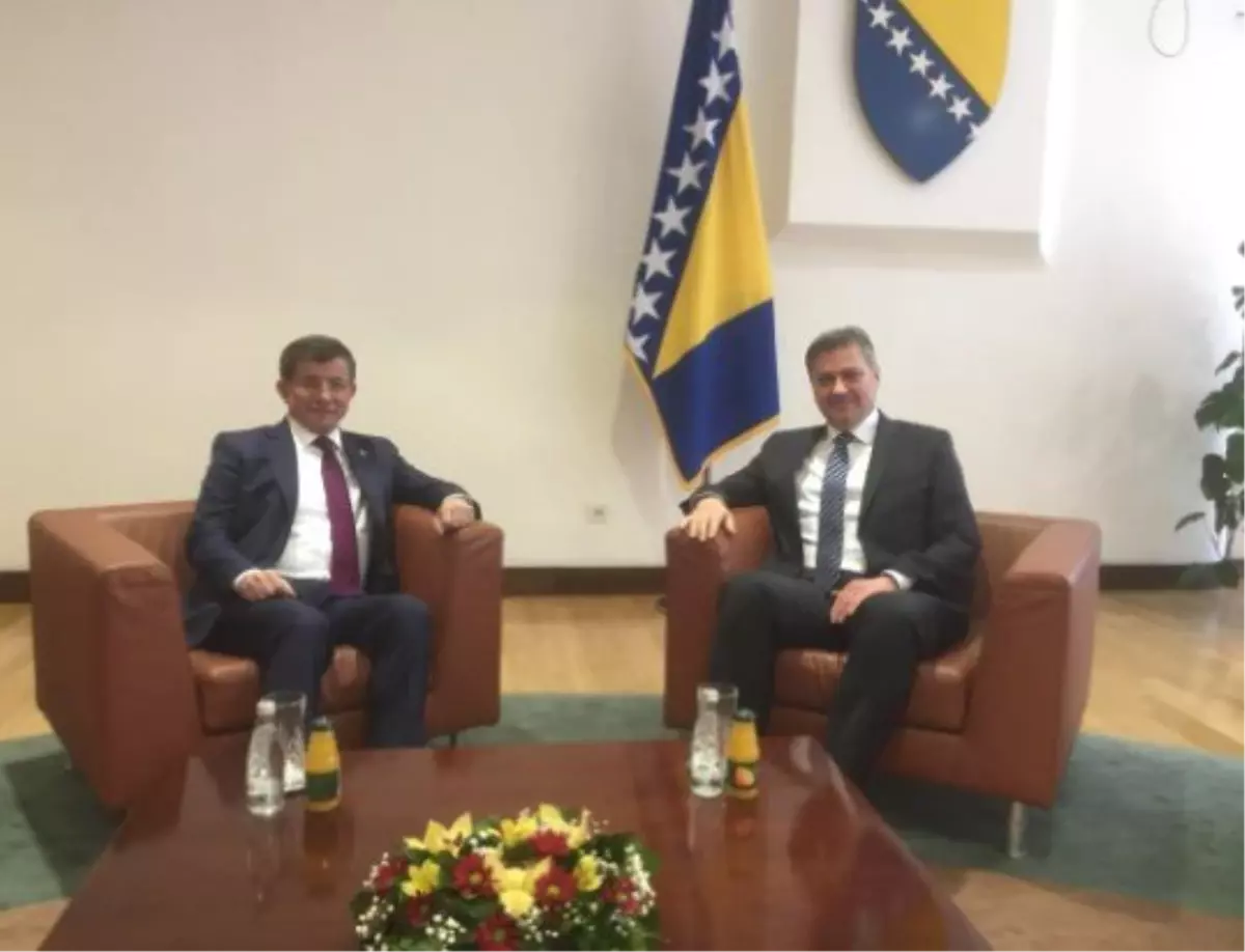 Yeni Parti Kuracağı Konuşulan Ahmet Davutoğlu'ndan Dikkat Çeken Ziyaret Yeni Parti Kuracağı Konuşulan Ahmet Davutoğlu'ndan Dikkat Çeken Ziyaret