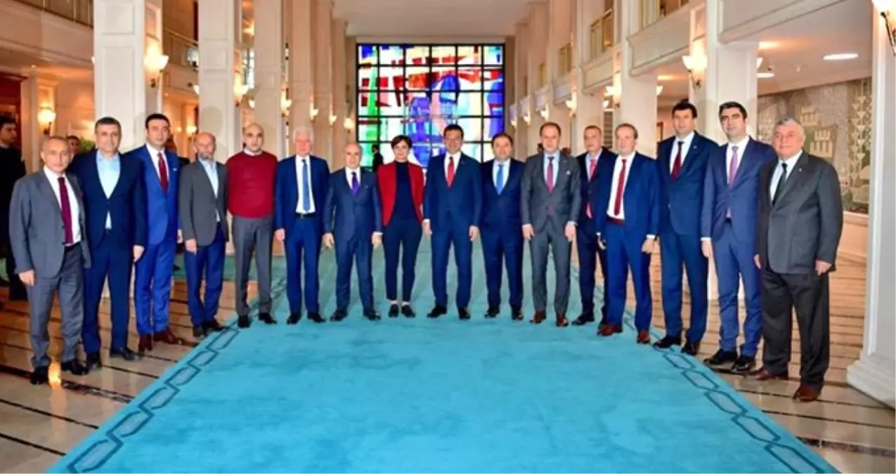 İmamoğlu ile Bir Araya Gelen CHP'li Belediye Başkanları AK Parti Sıralarında Oturdu İmamoğlu ile Bir Araya Gelen CHP'li Belediye Başkanları AK Parti Sıralarında Oturdu