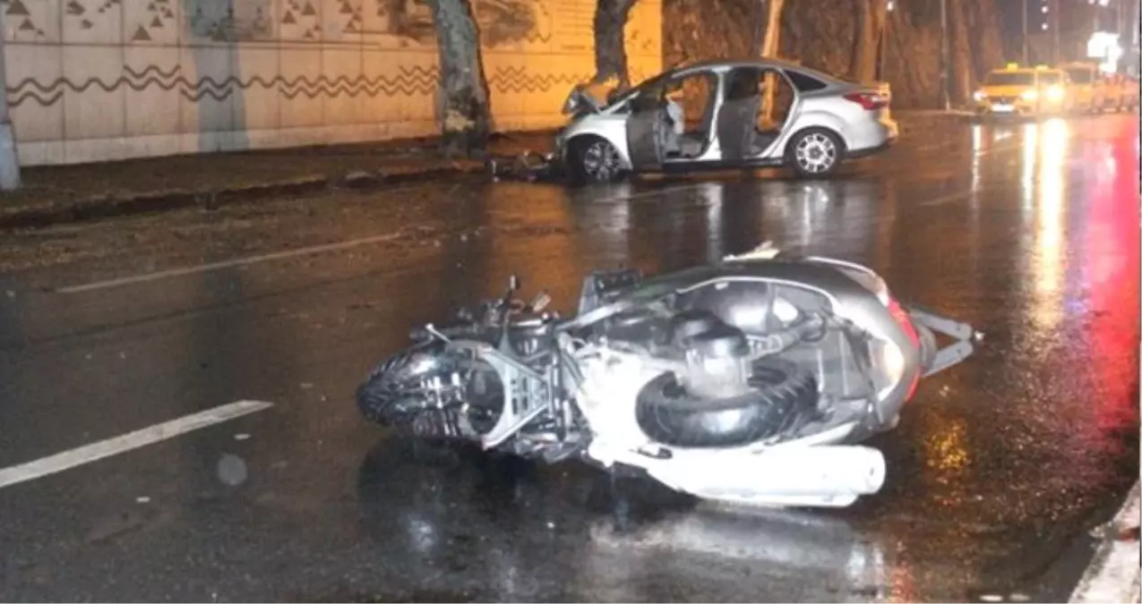 Motosiklet Otomobilin Altında 400 Metre Sürüklendi: 1 Ölü 1 Yaralı Motosiklet Otomobilin Altında 400 Metre Sürüklendi: 1 Ölü 1 Yaralı