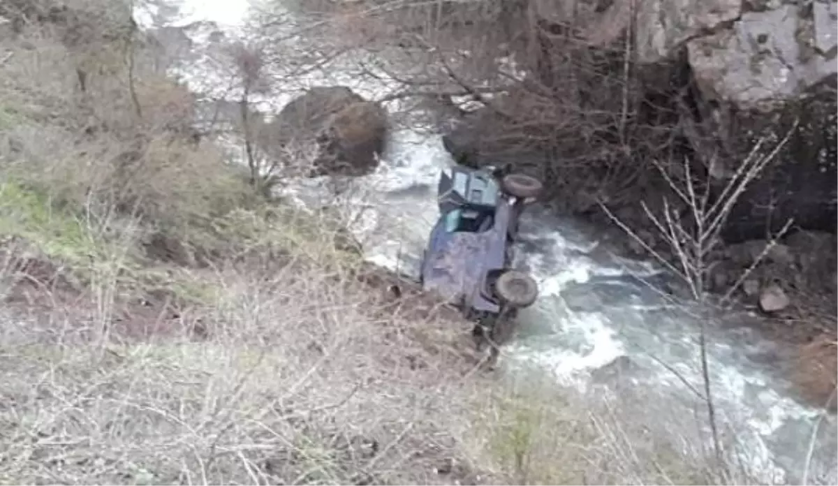Sürücüsünün Kontrolünden Çıkan Polis Özel Harekat Aracı Dereye Yuvarlandı! Yaralılar Var Sürücüsünün Kontrolünden Çıkan Polis Özel Harekat Aracı Dereye Yuvarlandı! Yaralılar Var