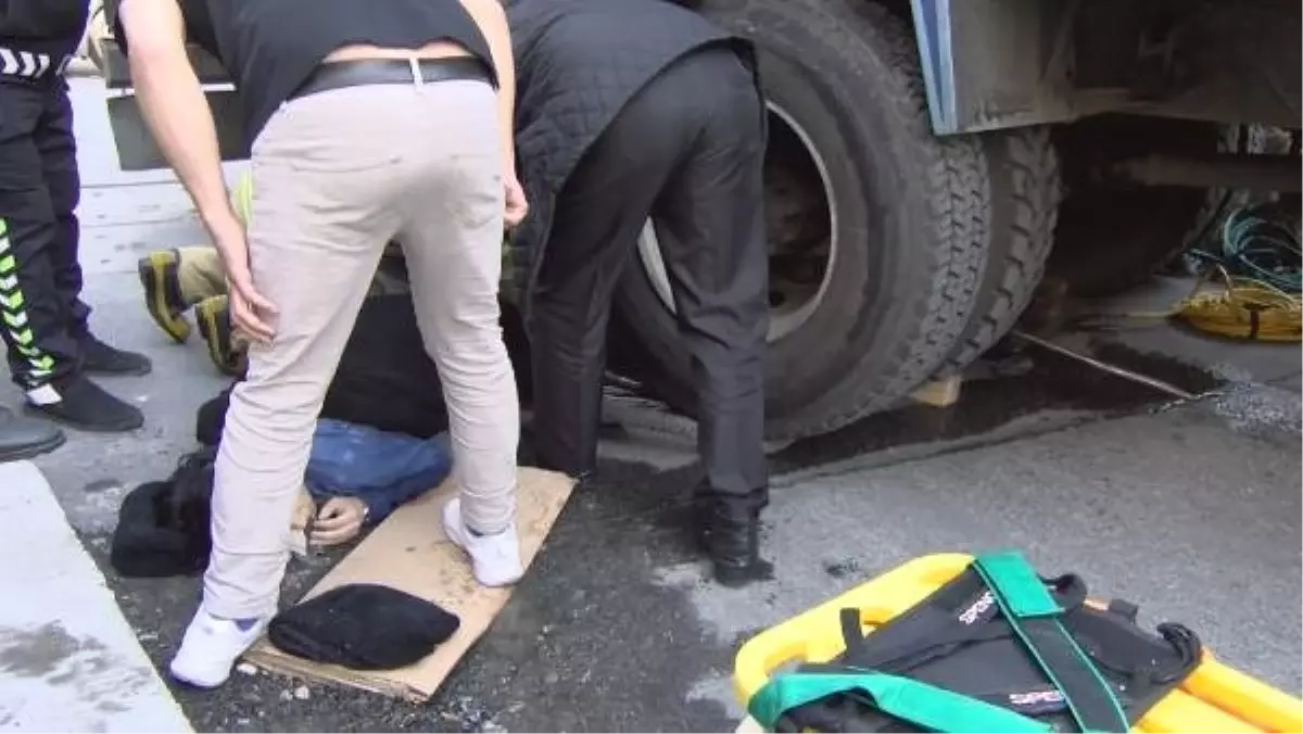 Bisikletiyle Birlikte Kamyonun Altında Kalan Gencin İmdadına İtfaiye Ekipleri Yetişti Bisikletiyle Birlikte Kamyonun Altında Kalan Gencin İmdadına İtfaiye Ekipleri Yetişti