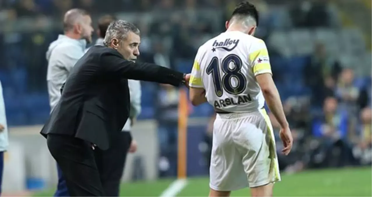 Fenerbahçeli Taraftarlar Ersun Yanal'ı İstifaya Çağırdı! Fenerbahçeli Taraftarlar Ersun Yanal'ı İstifaya Çağırdı!