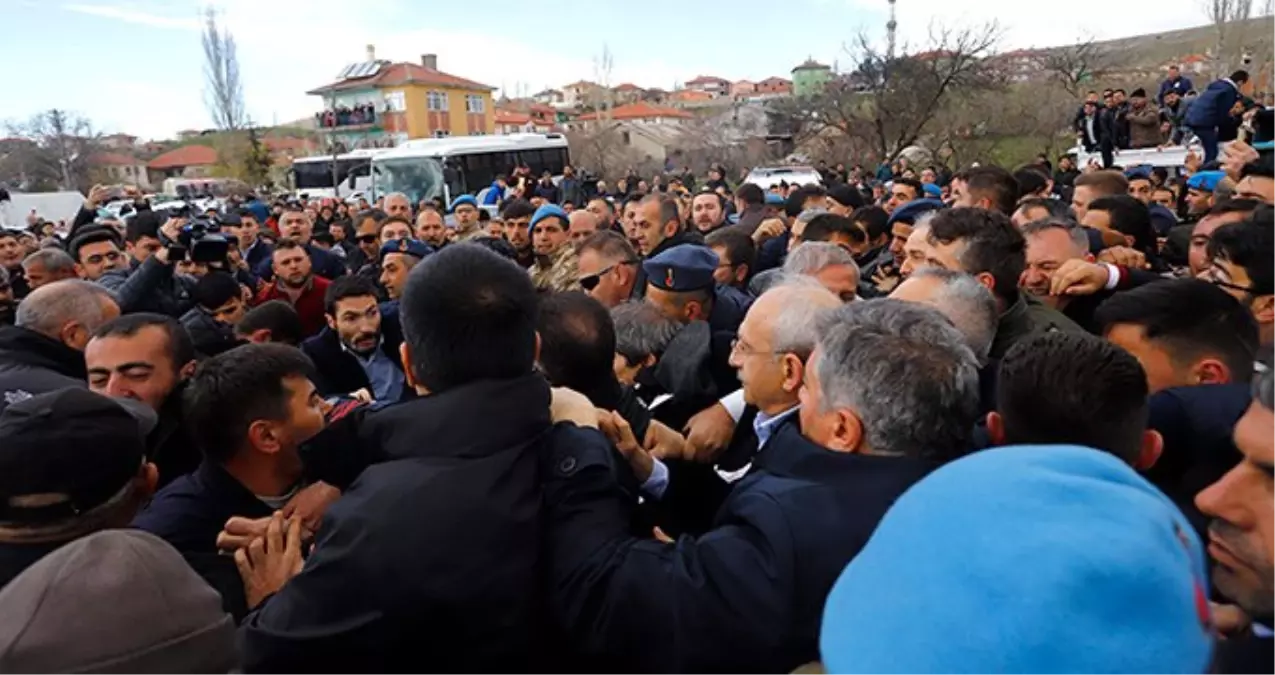 CHP Grup Başkanvekili Levent Gök'ün Çubuk'taki Saldırıda Linç Edilmeye Çalışıldığı Anın Görüntüleri Ortaya Çıktı CHP Grup Başkanvekili Levent Gök'ün Çubuk'taki Saldırıda Linç Edilmeye Çalışıldığı Anın Görüntüleri Ortaya Çıktı