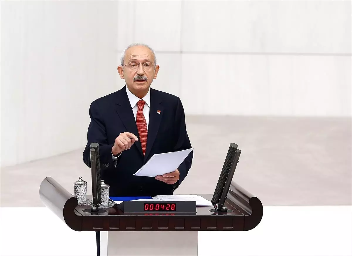 CHP Lideri Kılıçdaroğlu: Şehit Cenazesine Gitmeden Önce Aileyle Görüştük CHP Lideri Kılıçdaroğlu: Şehit Cenazesine Gitmeden Önce Aileyle Görüştük