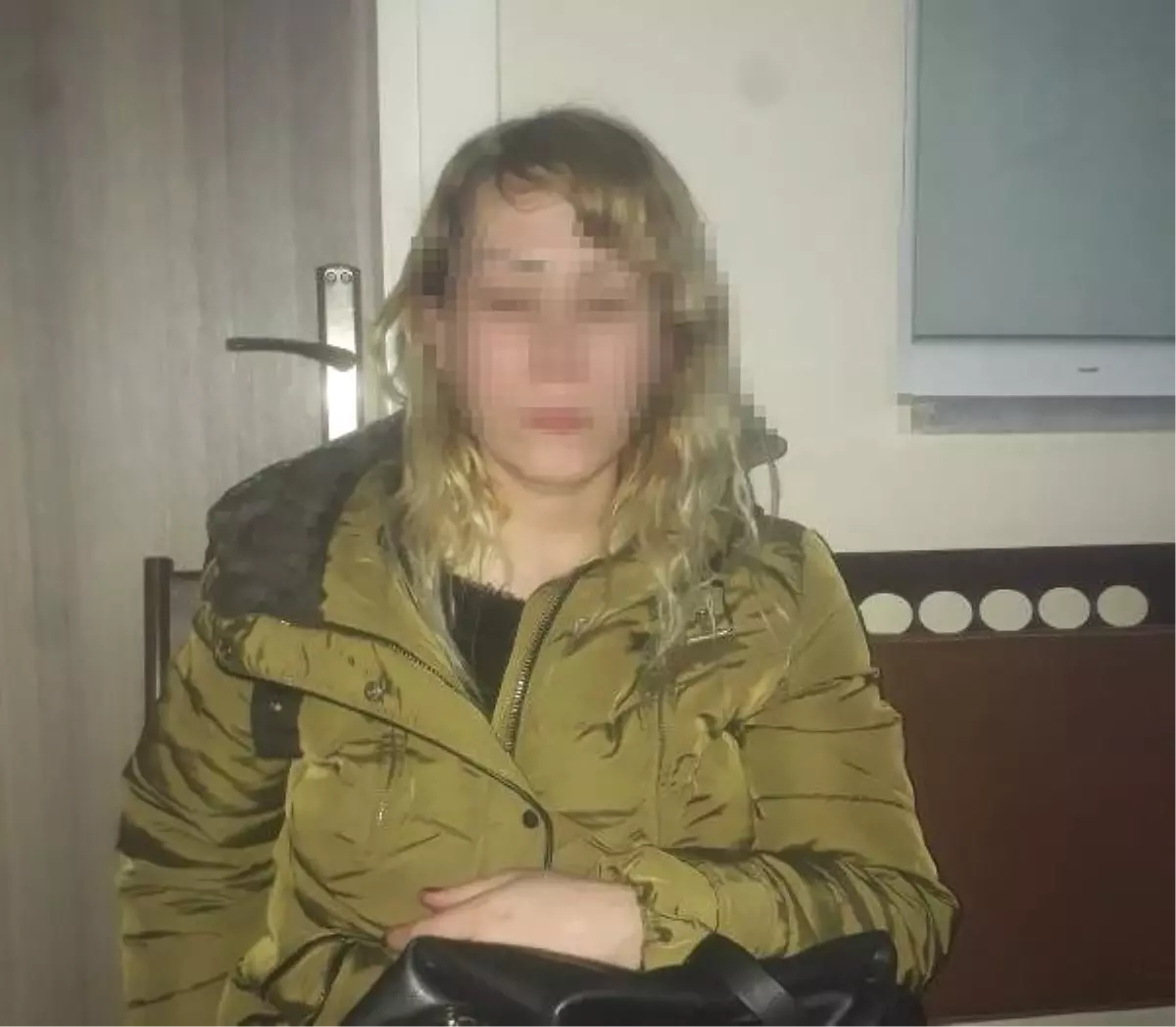 Genç Kadın, Evine Gittiği Kadın ve Arkadaşı Tarafından Dövülerek Gasp Edildi Genç Kadın, Evine Gittiği Kadın ve Arkadaşı Tarafından Dövülerek Gasp Edildi