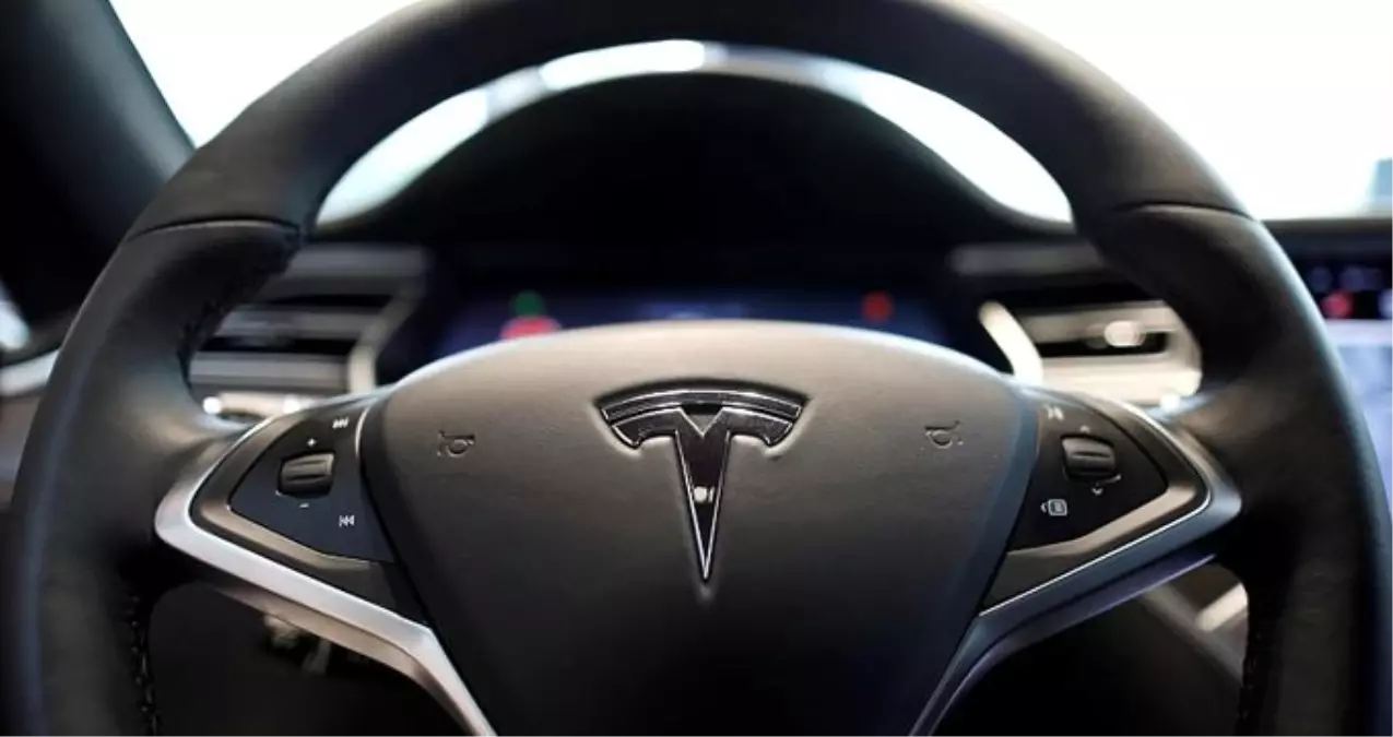 Tesla 2020'de Sürücüsüz Taksi Hizmetini Başlatacak Tesla 2020'de Sürücüsüz Taksi Hizmetini Başlatacak