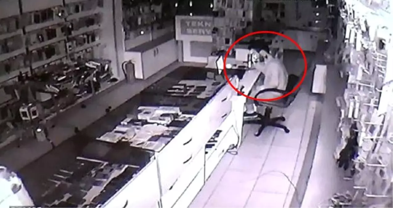 Yakınlarıyla Görüntülü Görüşürken, Tabancayı Başına Dayayıp İntihar Etti Yakınlarıyla Görüntülü Görüşürken, Tabancayı Başına Dayayıp İntihar Etti