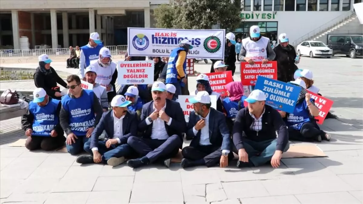 Bolu'da İşten Çıkarılan Belediye İşçilerinin Oturma Eylemi Devam Ediyor Bolu'da İşten Çıkarılan Belediye İşçilerinin Oturma Eylemi Devam Ediyor