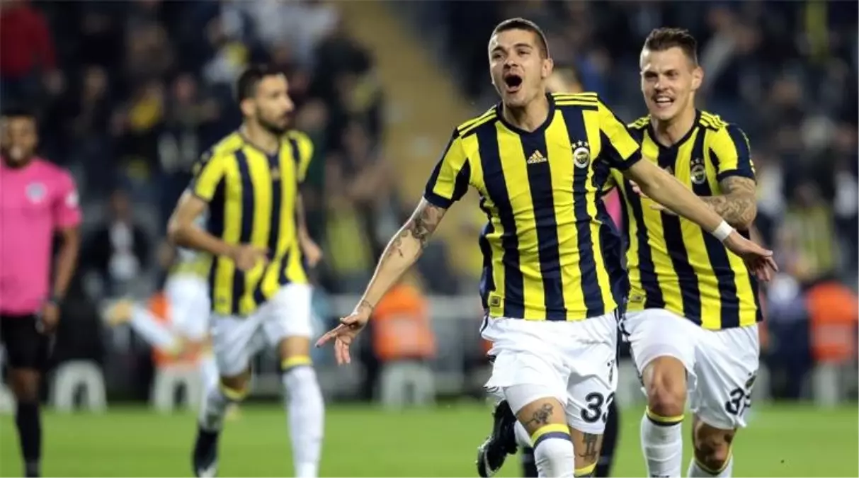 Ersun Yanal, Trabzonspor Maçında Neustadter'e Şans Vermeyi Düşünüyor Ersun Yanal, Trabzonspor Maçında Neustadter'e Şans Vermeyi Düşünüyor