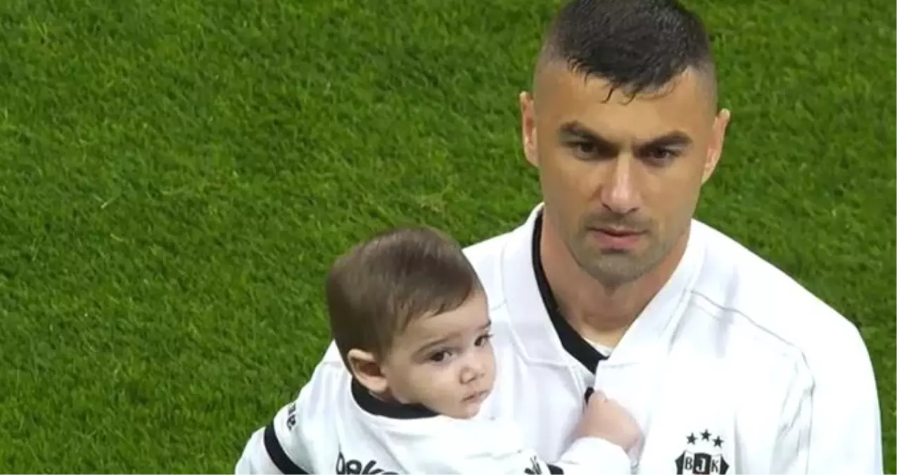 Cenk Tosun Tribünde, Oğlu Sahada Cenk Tosun Tribünde, Oğlu Sahada