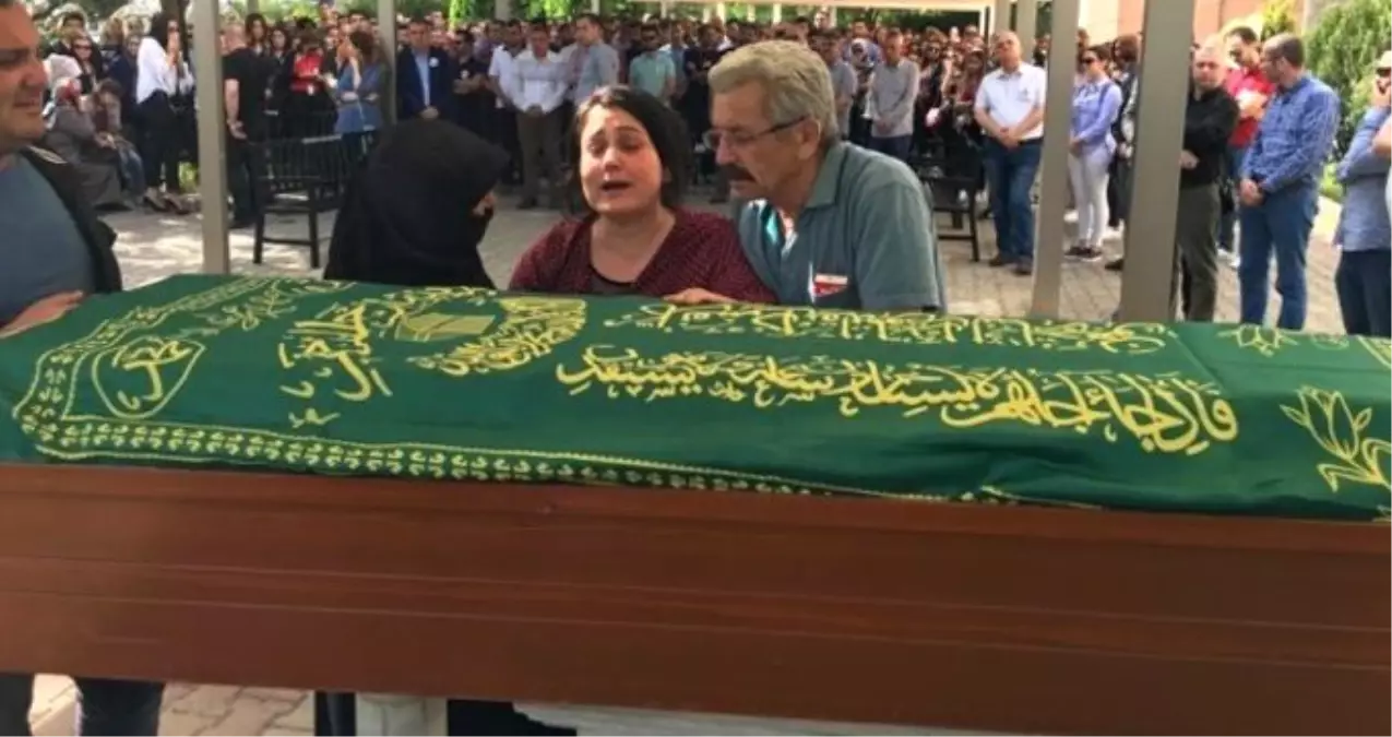 Anne Babasını Siyanür İçirerek Öldüren Genç, Şizofren Çıktı Anne Babasını Siyanür İçirerek Öldüren Genç, Şizofren Çıktı