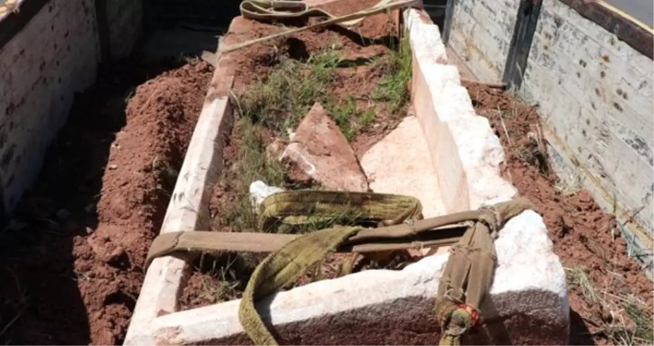Kapadokya'da Roma Döneminden Kalma 2 Bin 200 Yıllık Lahit Bulundu Kapadokya'da Roma Döneminden Kalma 2 Bin 200 Yıllık Lahit Bulundu