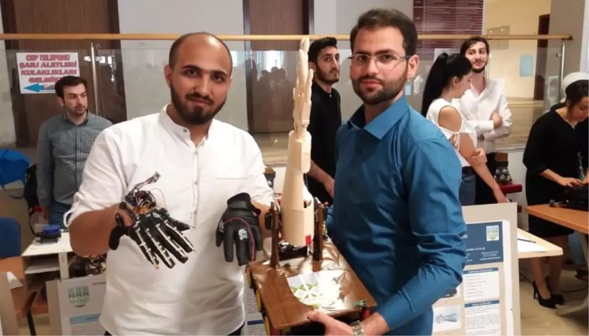 Suriyeli Öğrencilerden Yürüyemeyenlere 'Robotik Yürüyen El' Suriyeli Öğrencilerden Yürüyemeyenlere 'Robotik Yürüyen El'
