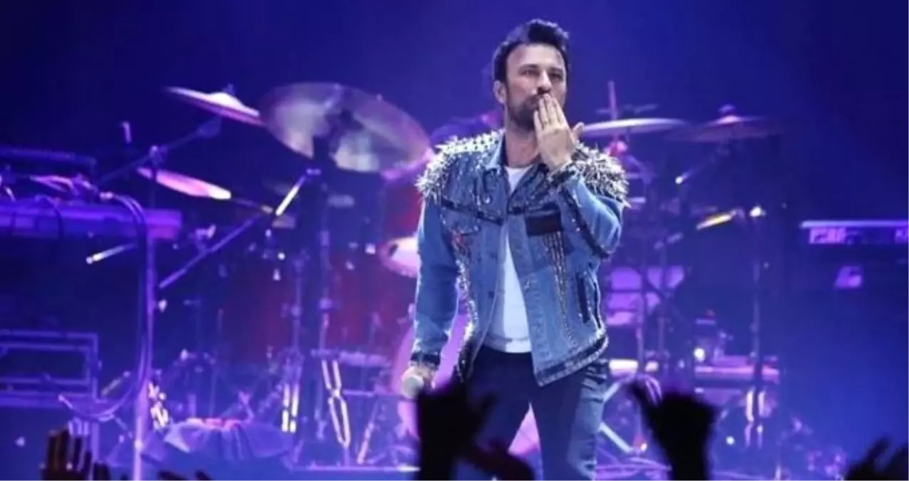 Moskova'da Konser Veren Tarkan, Kalça Şovuyla Hayranlarını Mest Etti Moskova'da Konser Veren Tarkan, Kalça Şovuyla Hayranlarını Mest Etti