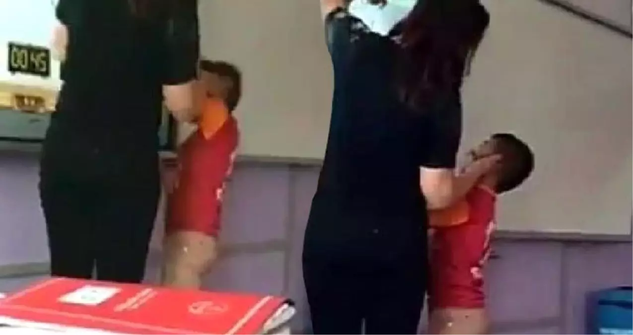 Öğrencisini Döverken Kameraya Yakalanan Öğretmene Velilerden Destek Öğrencisini Döverken Kameraya Yakalanan Öğretmene Velilerden Destek