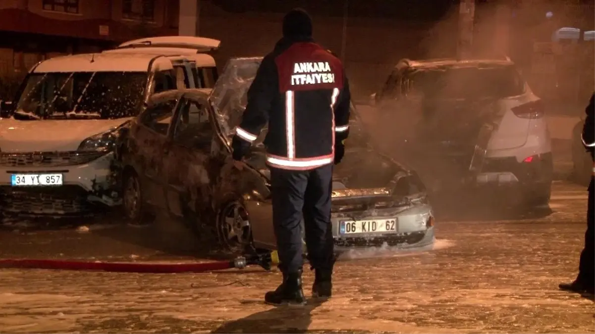 Yanan otomobilden canlarını son anda kurtardılar Haberler