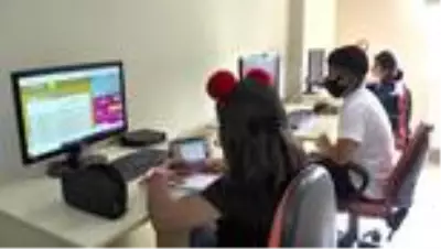 Kocaeli'de kurulan EBA destek noktası interneti olmayan öğrencilerin yardımına koştu Kocaeli'de kurulan EBA destek noktası interneti olmayan öğrencilerin yardımına koştu